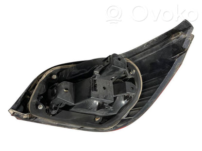 Aizmugurējais lukturis virsbūvē