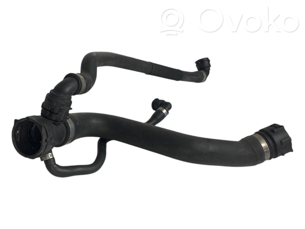 Caurulīte (-es) / šļūtene (-es)