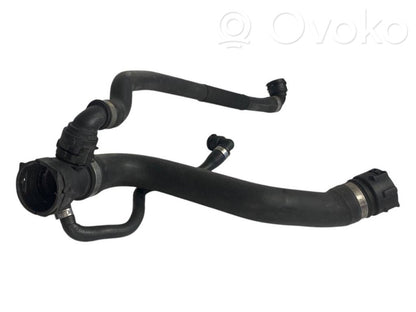 Caurulīte (-es) / šļūtene (-es)