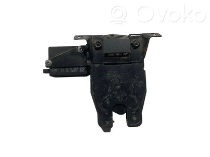 Aizmugurējā pārsega slēdzene