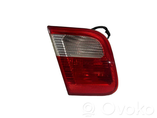 Aizmugurējais lukturis pārsegā