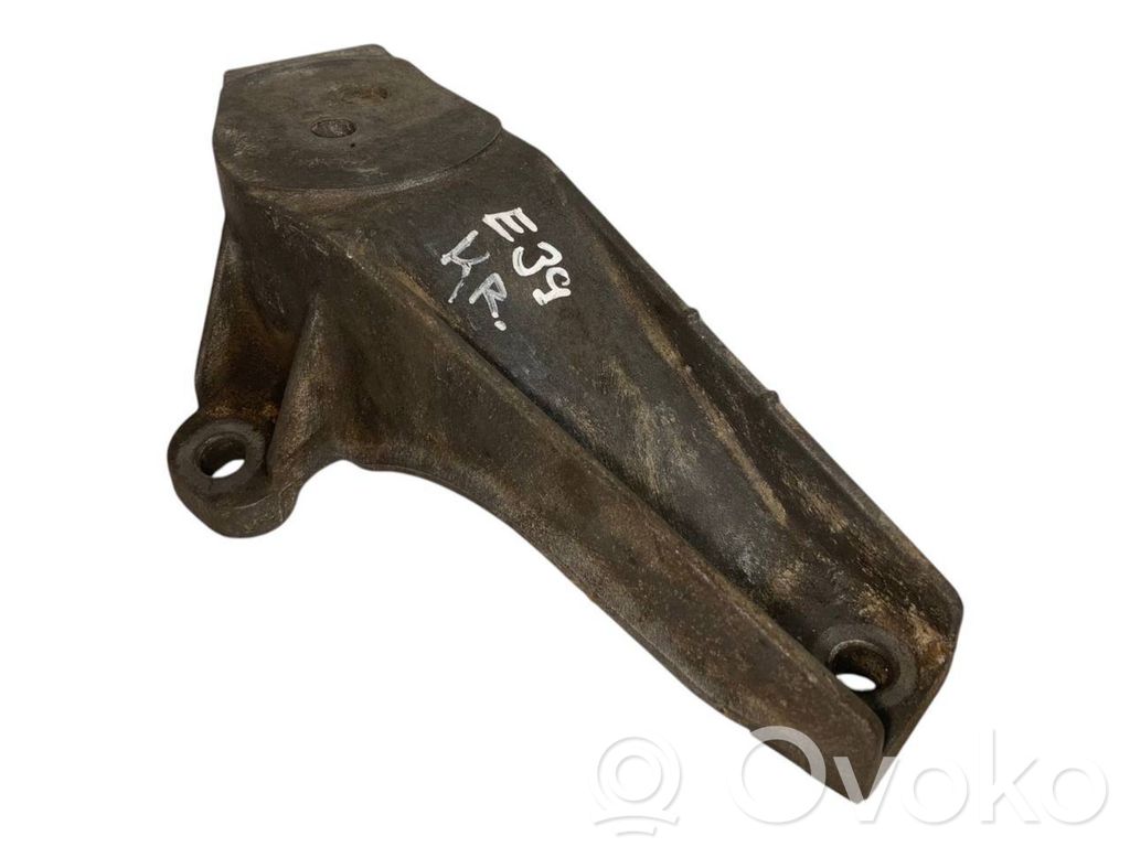 Engine mounting bracket