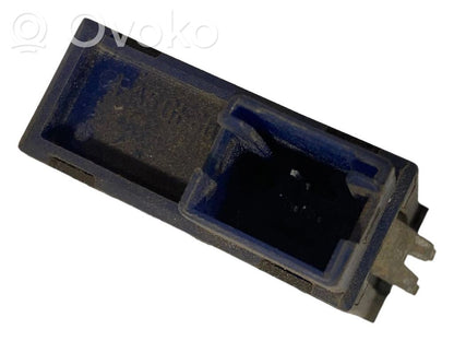 Aizmugures durvju atvēršanas slēdzis