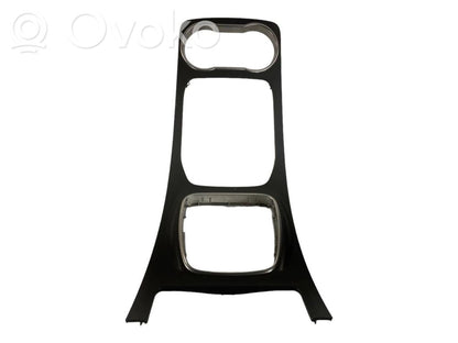 Ātrumu pārslēgšanas sviras dekoratīvā apdare (plastmasas)