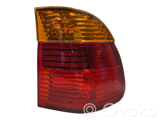 Aizmugurējais lukturis virsbūvē