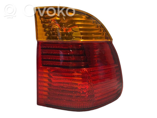 Задний фонарь в кузове