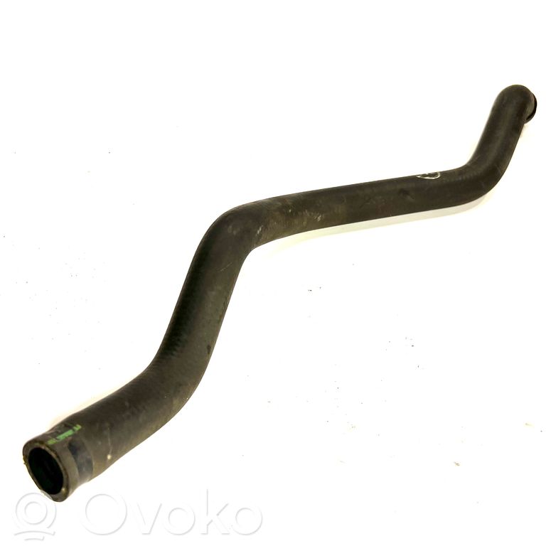 Caurulīte (-es) / šļūtene (-es)