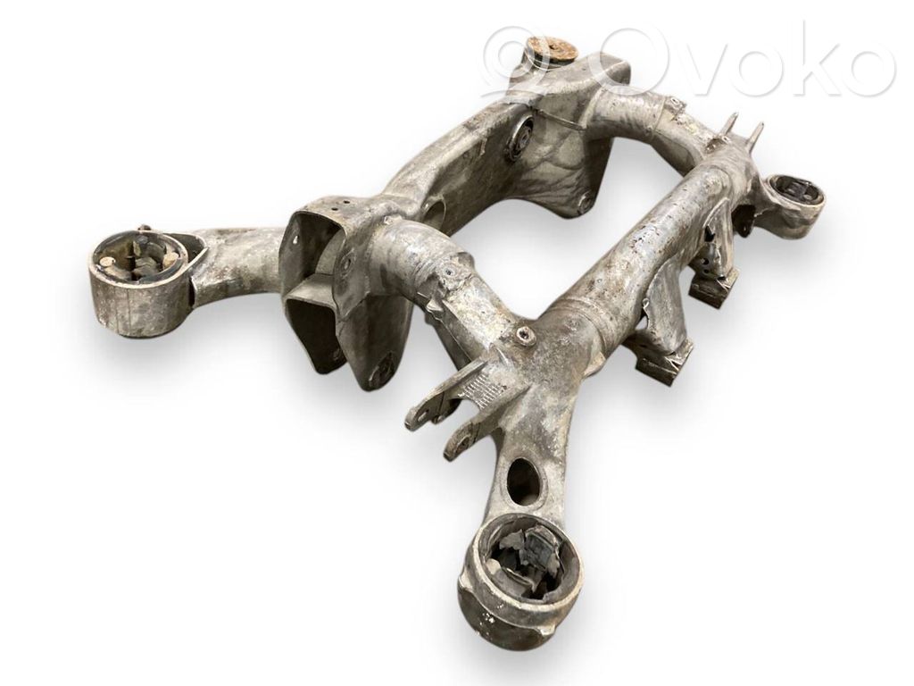 Pusrāmis aizmugurējais / priekšējais