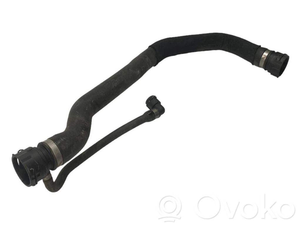 Caurulīte (-es) / šļūtene (-es)