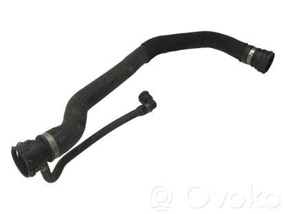 Caurulīte (-es) / šļūtene (-es)