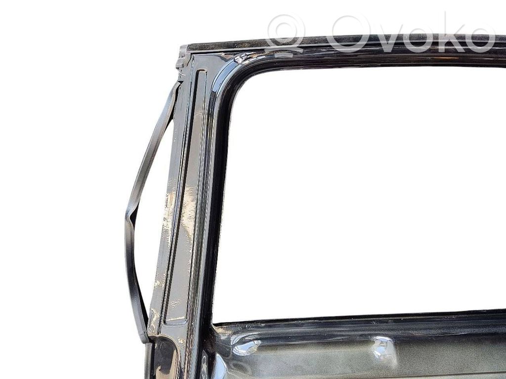 Aizmugurējās durvis