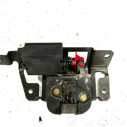 Замок задней крышки