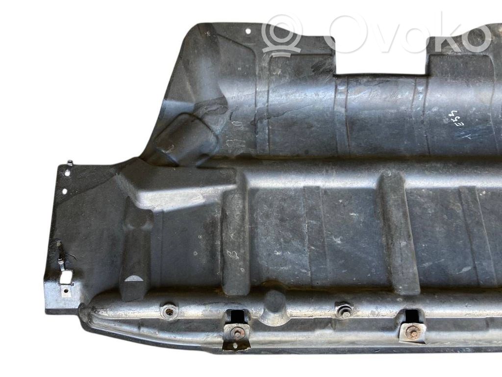 Dzinēja apakšas aizsargs