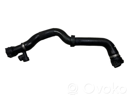 Caurulīte (-es) / šļūtene (-es)