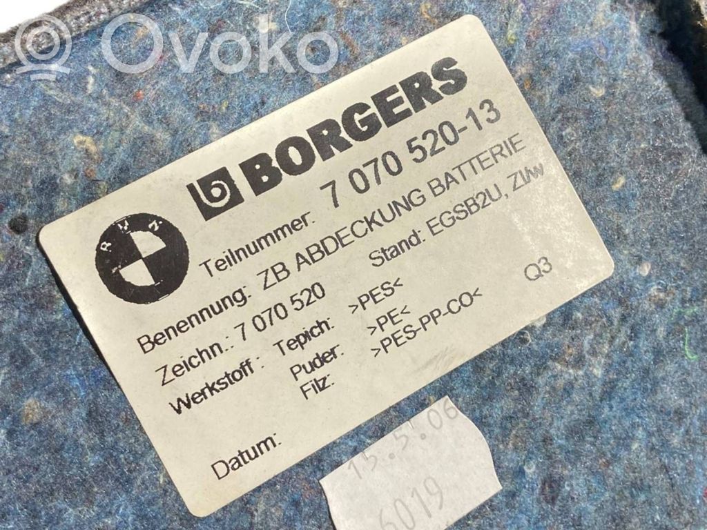 Bagāžnieka sānu apakšējās apdares panelis