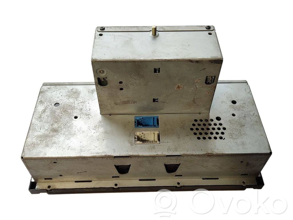 Radio / CD/DVD atskaņotājs / navigācija