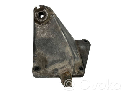 Engine mounting bracket