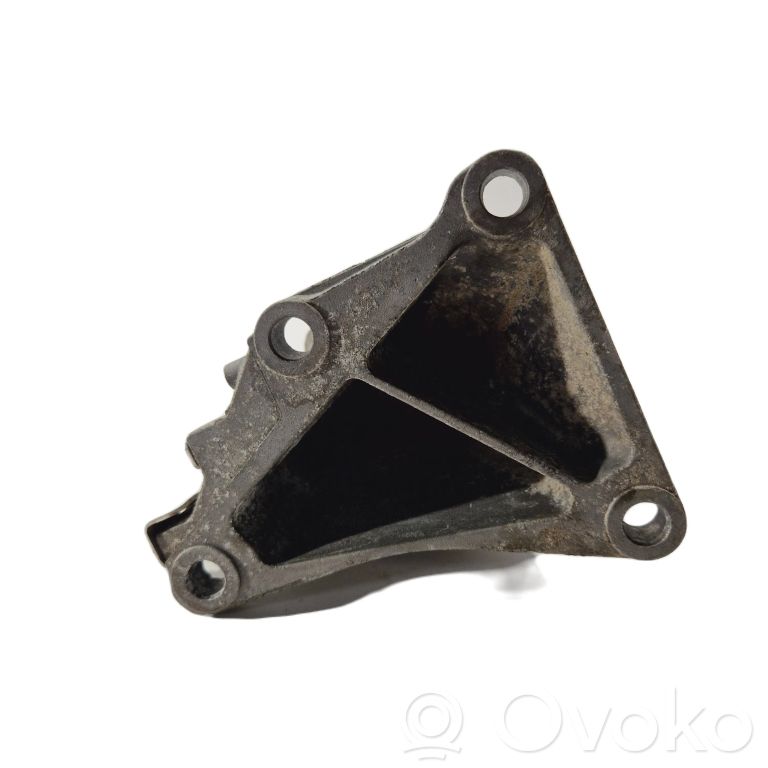 Dzinēja nostiprināšanas stiprinājums-kronšteins