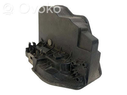 Замок сзади