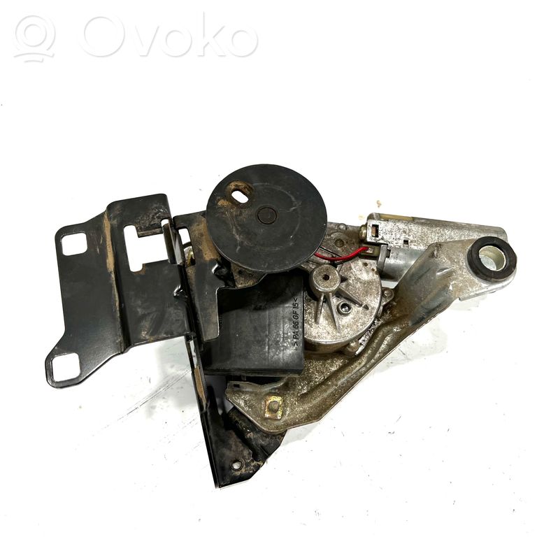 Aizmugurējā loga tīrītāja motoriņš