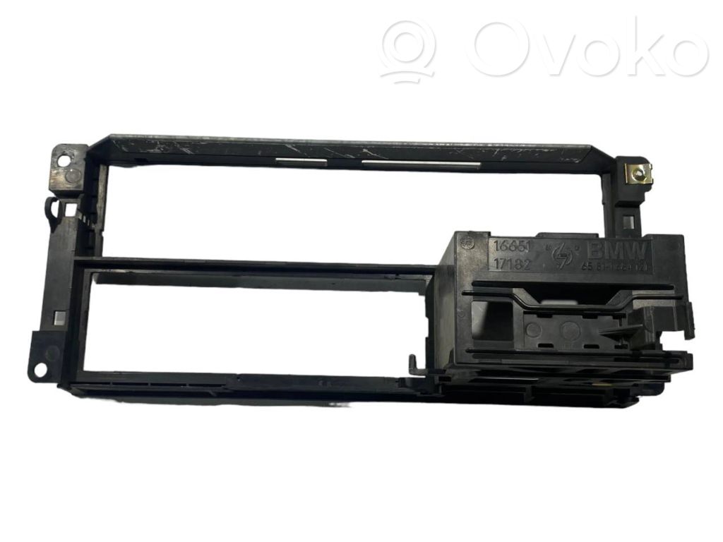 Radiouztvērēja / navigācija dekoratīvā apdare