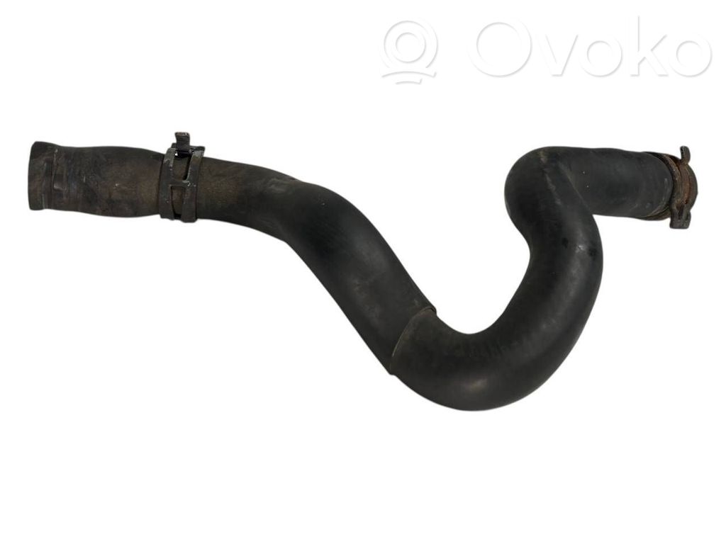 Caurulīte (-es) / šļūtene (-es)