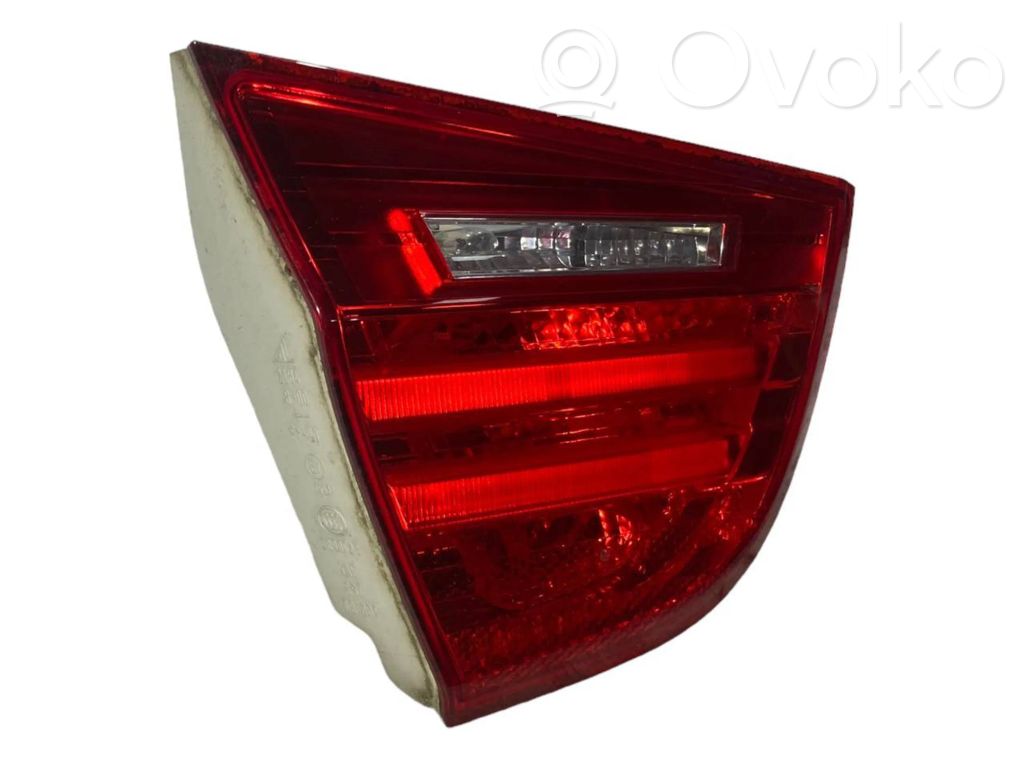 Aizmugurējais lukturis pārsegā