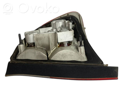 Aizmugurējais lukturis virsbūvē