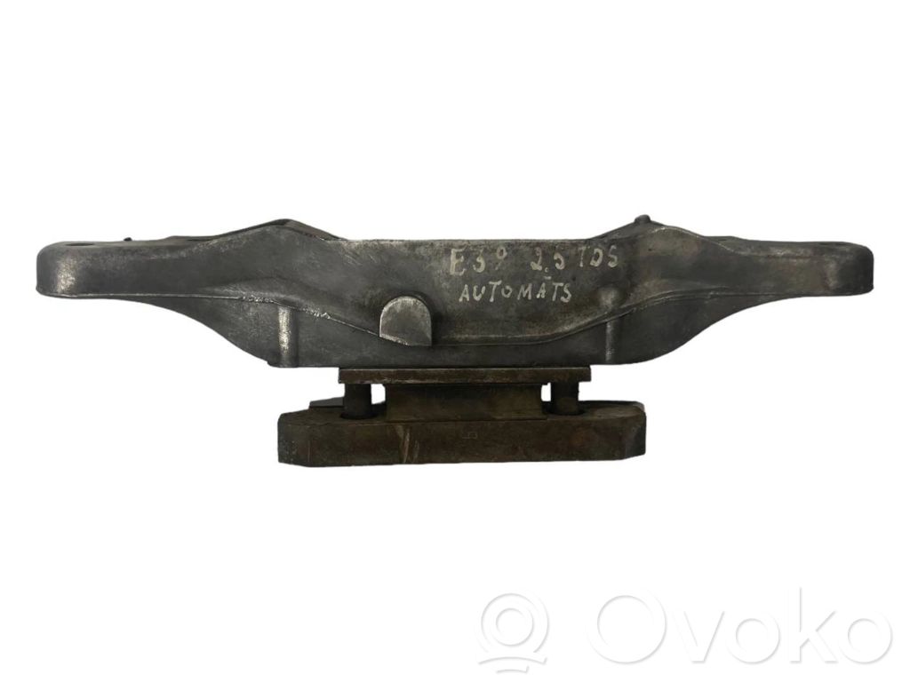Transmission mounting bracket