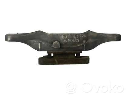 Transmission mounting bracket