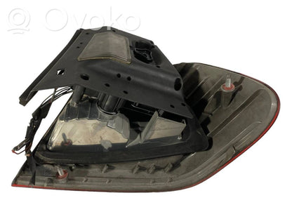 Aizmugurējais lukturis virsbūvē