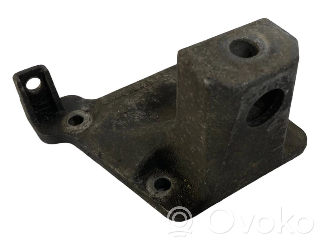 Engine mounting bracket