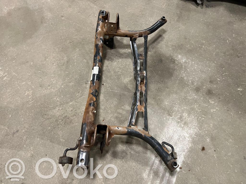 Pusrāmis aizmugurējais / priekšējais