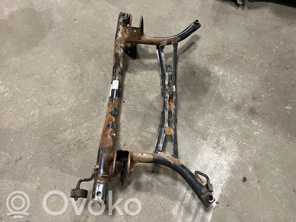 Pusrāmis aizmugurējais / priekšējais