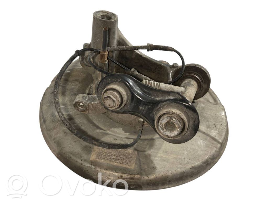 Aizmugurē riteņa rumbas vārpstas šarnīrs (stupica, capfa)