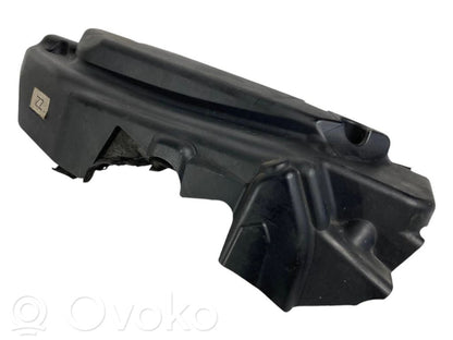 Dzinēja pārsegs (dekoratīva apdare)