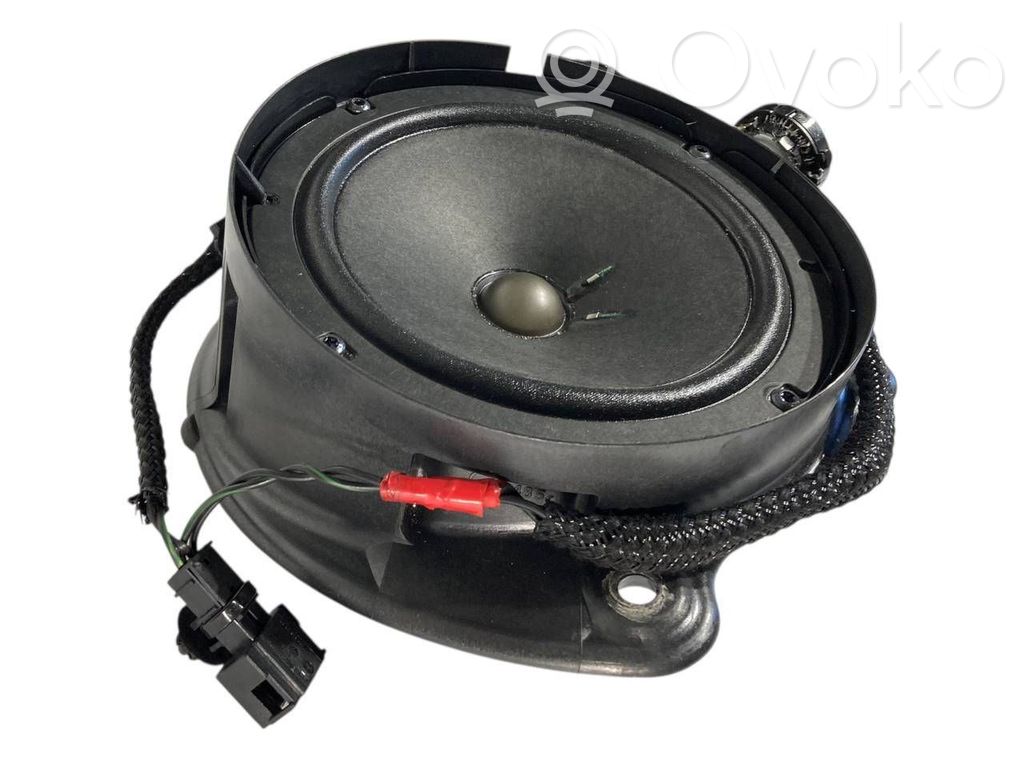 Speaker(s) in front door