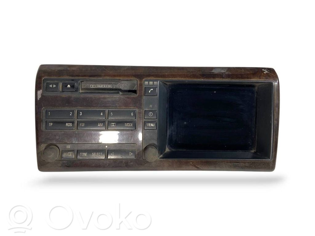 Radio / CD/DVD atskaņotājs / navigācija