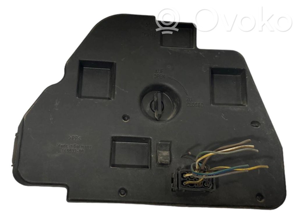 Aizmugures spuldzes vāka turētājs