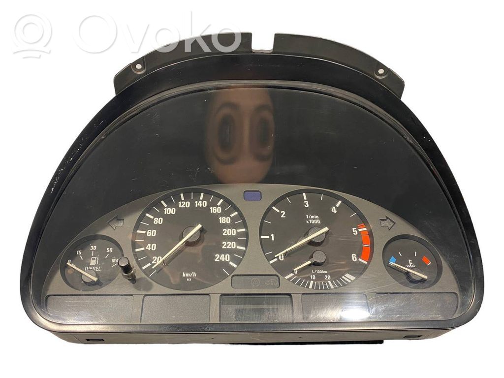 Speedometer (in the instrument panel)
