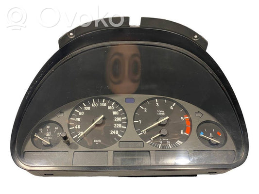 Speedometer (in the instrument panel)