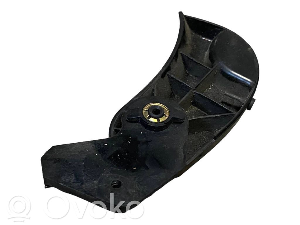 Dzinēja pārsega attaisīšanas rokturītis