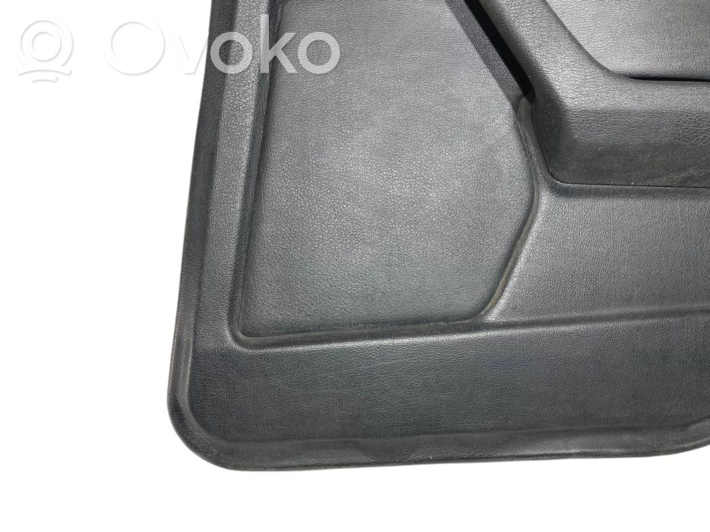 Apšuvums aizmugurējām durvīm