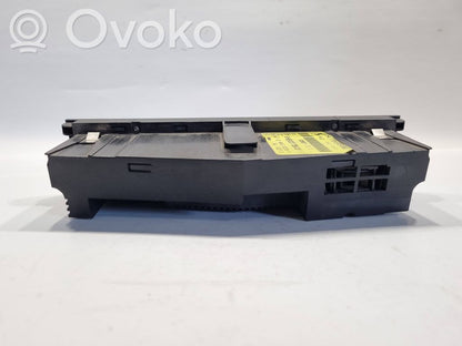 Gaisa kondicioniera / klimata kontroles / salona apsildes vadības bloks (salonā)