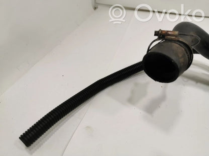 Degvielas tvertnes uzpildes caurule