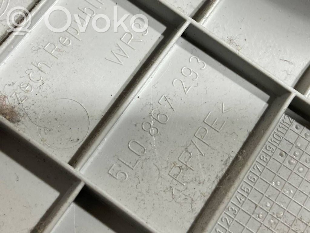 (B) statņa dekoratīvā apdare (augšdaļa)