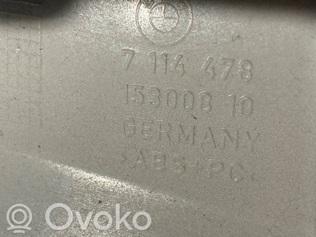 (D) statņa dekoratīvā apdare (augšdaļa)