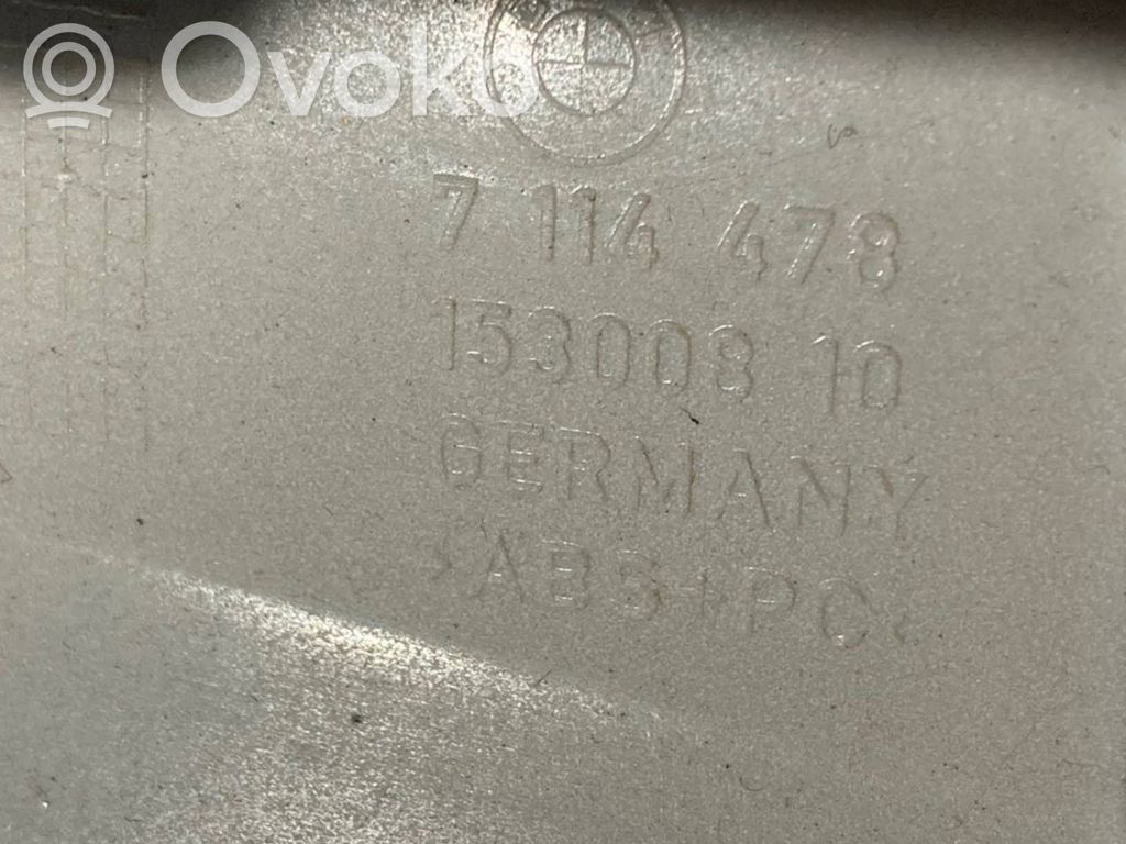 (D) statņa dekoratīvā apdare (augšdaļa)