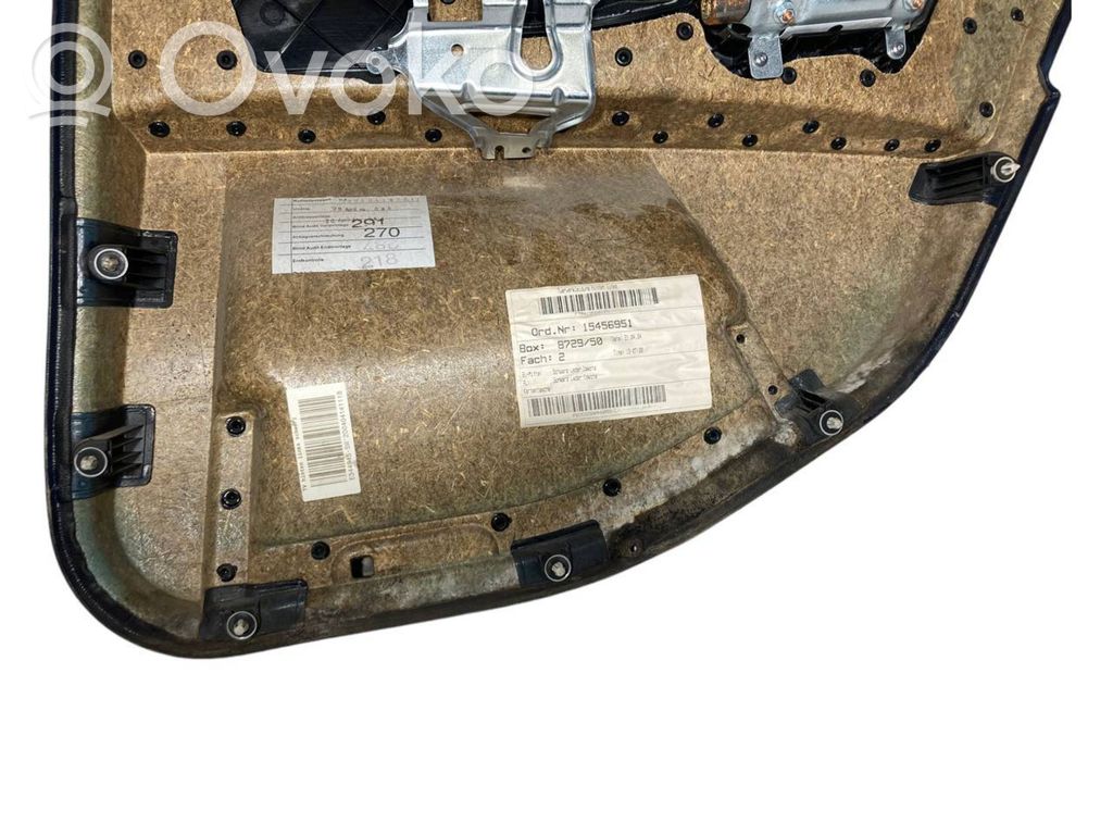 Apšuvums aizmugurējām durvīm