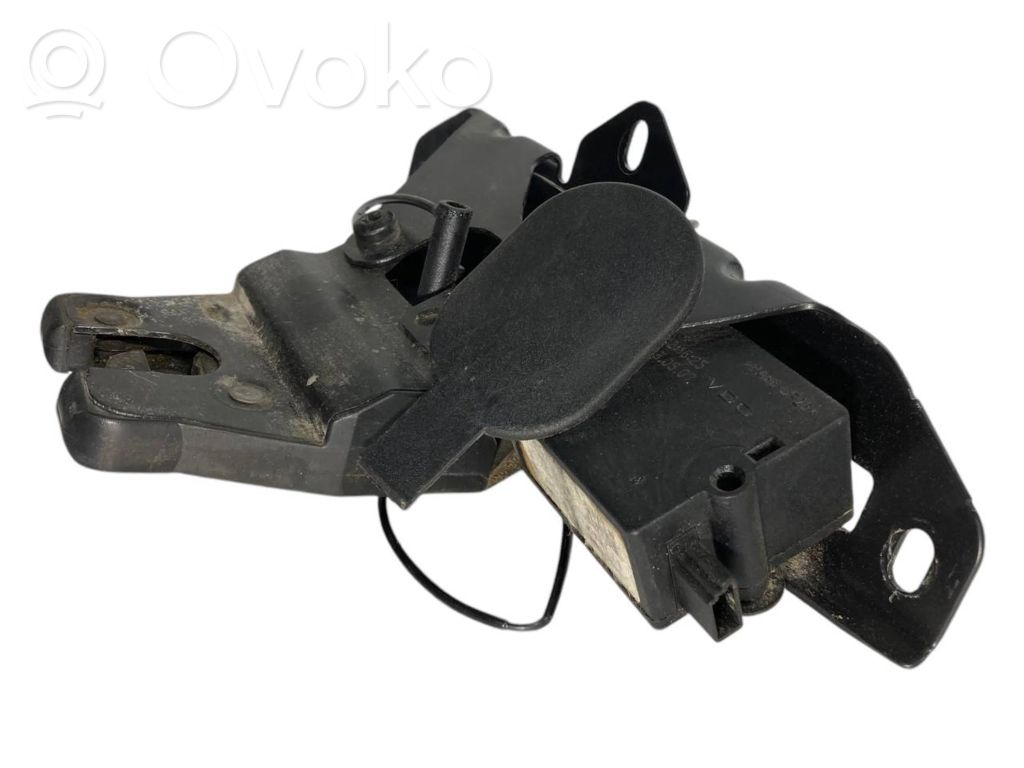 Aizmugurējā pārsega slēdzene